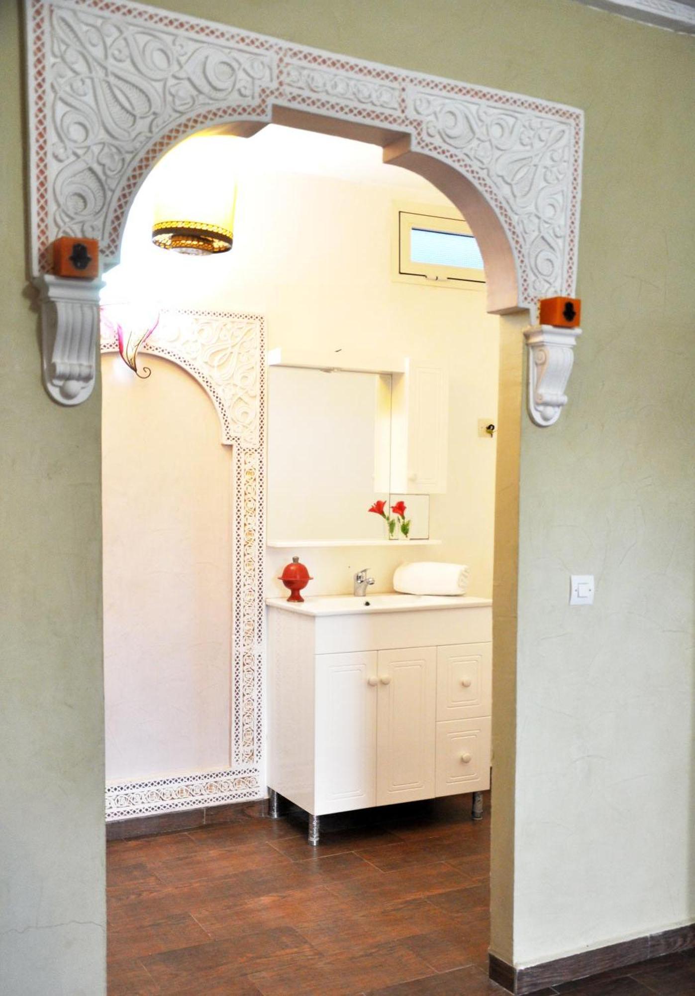 Riad Hamdani Derroua Bilik gambar